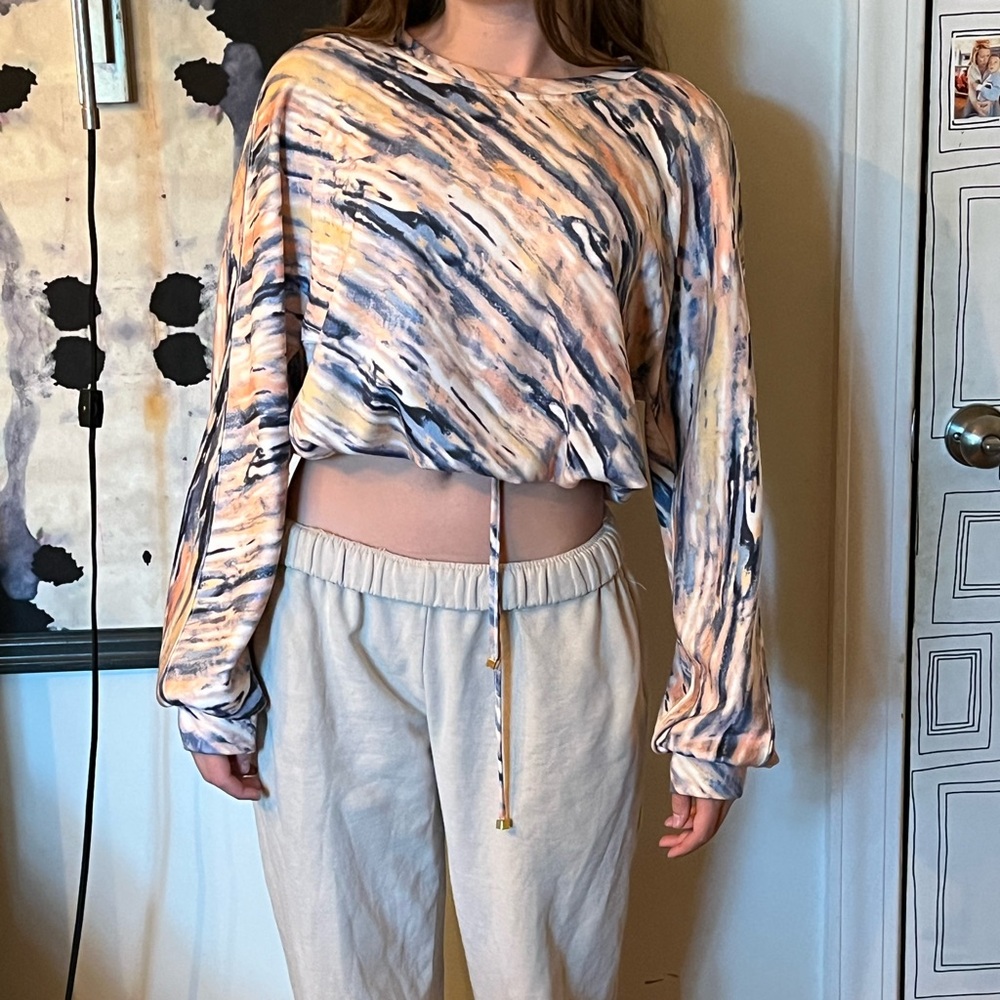 Tahari jersey crop top fits like a M